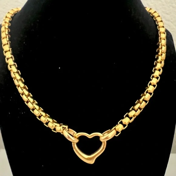 🌸 Silver Heart Necklace - Picture 1 of 2